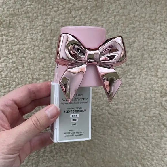 Bath & Body Works Pink Bow Scent Control Wallflower Plug - Picture 12 of 15